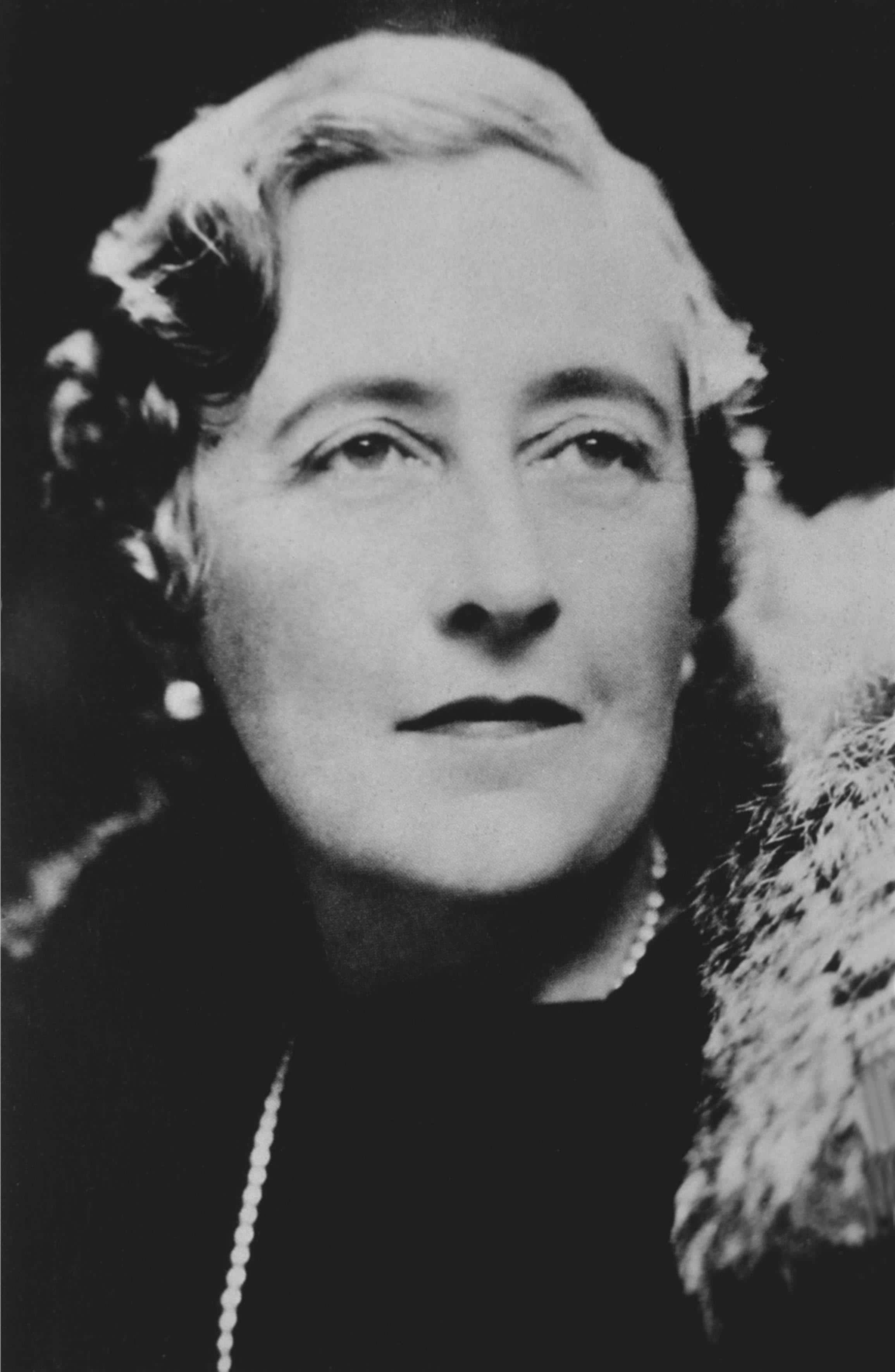 Agatha Christie prima di mettersi alla macchina da scrivere ragionava sulle sue storie dentro la vasca da bagno.