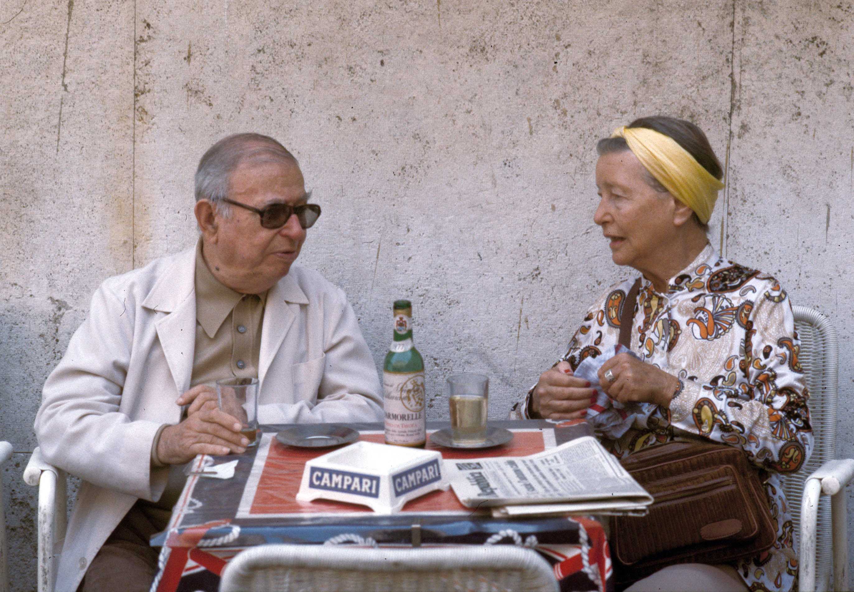 Jean-Paul Sartre e Simone de Beauvoir, nel 1980 a Roma, Italia